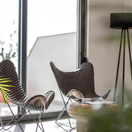 Holiday Home Lola, Sea On A Palm! Heated Pool Трогир Екстериор снимка
