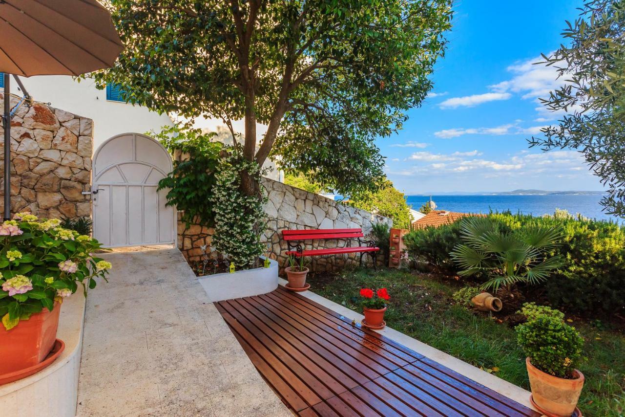 Holiday Home Lola, Sea On A Palm! Heated Pool Трогир Екстериор снимка