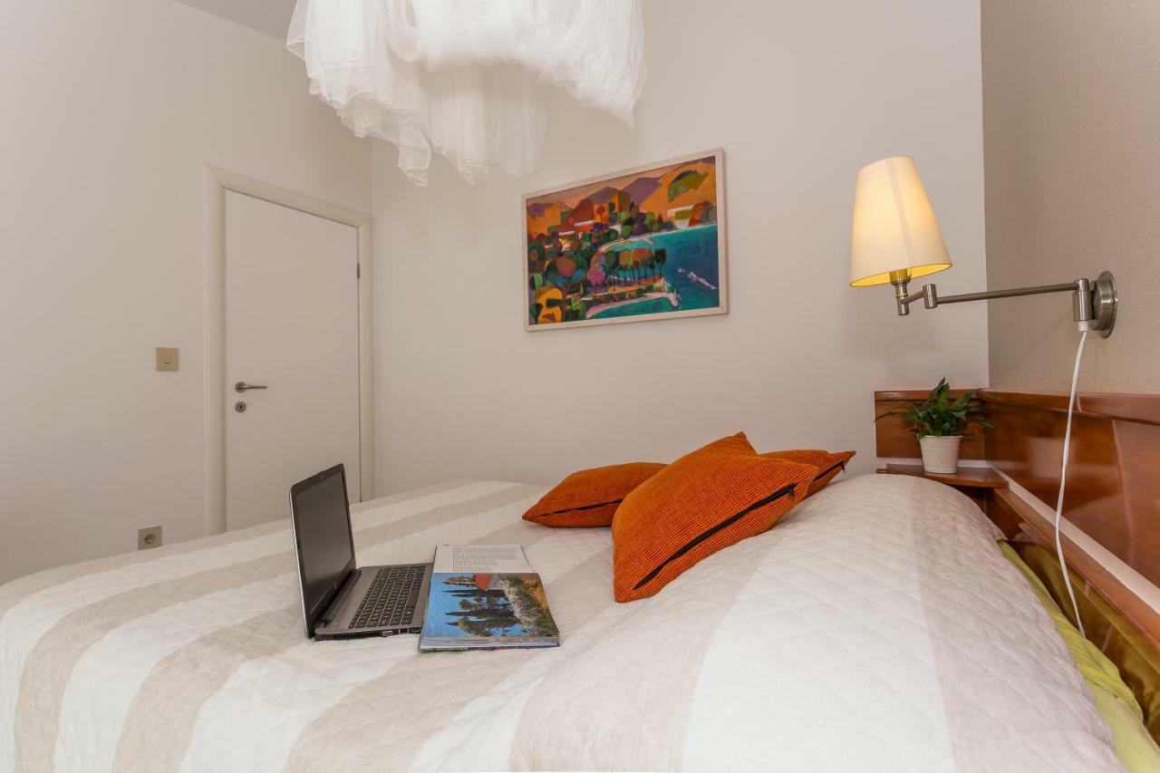 Holiday Home Lola, Sea On A Palm! Heated Pool Трогир Екстериор снимка
