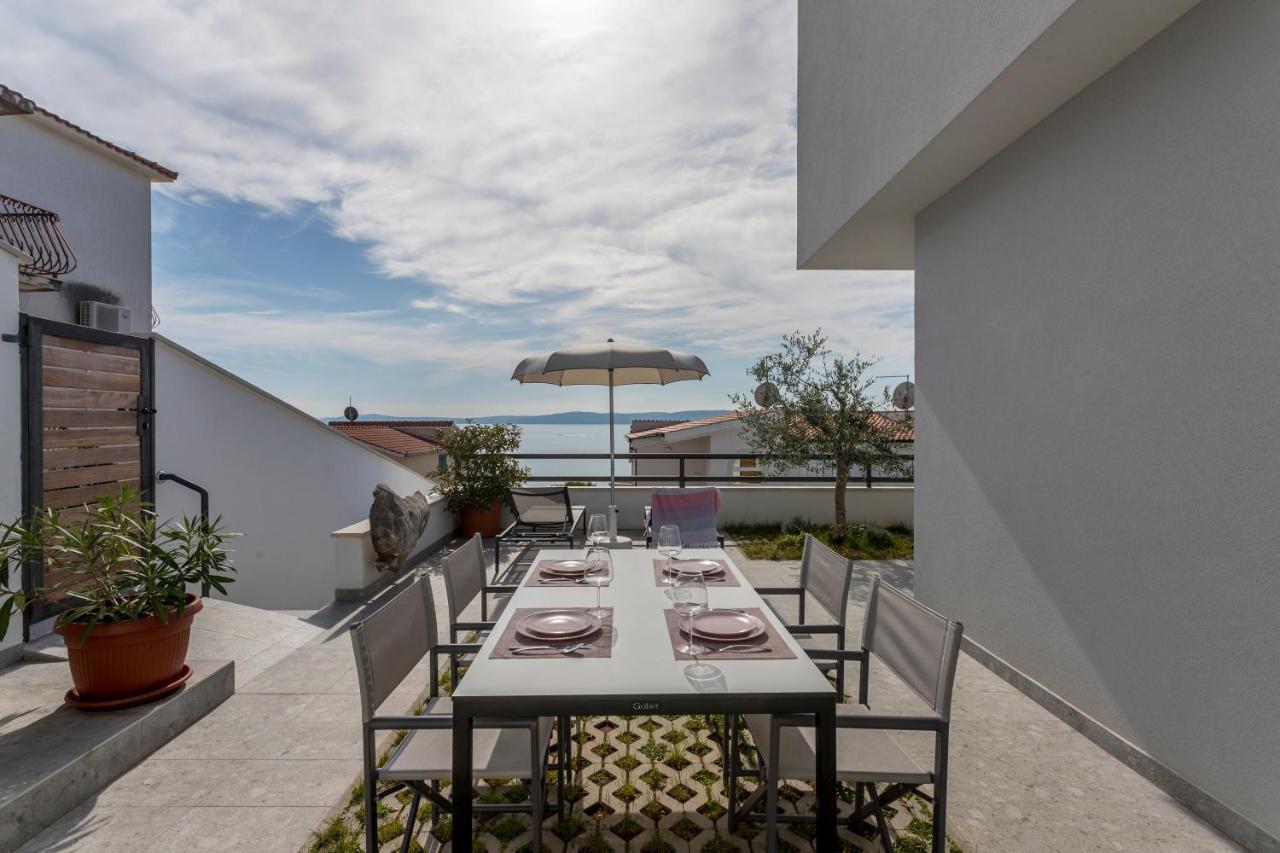 Holiday Home Lola, Sea On A Palm! Heated Pool Трогир Екстериор снимка