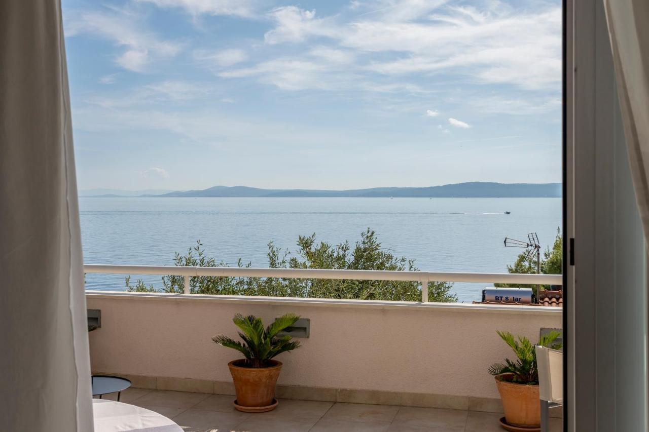 Holiday Home Lola, Sea On A Palm! Heated Pool Трогир Екстериор снимка