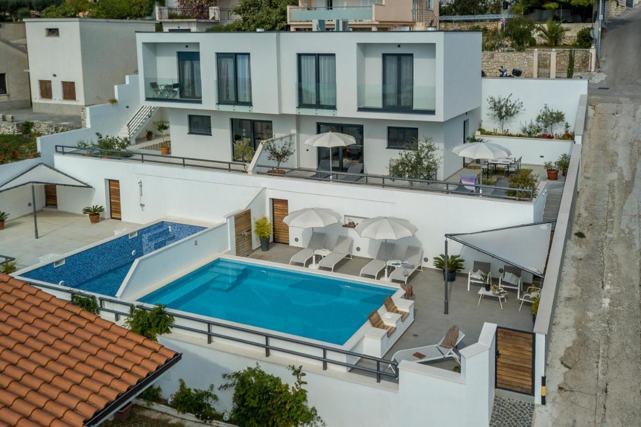 Holiday Home Lola, Sea On A Palm! Heated Pool Трогир Екстериор снимка