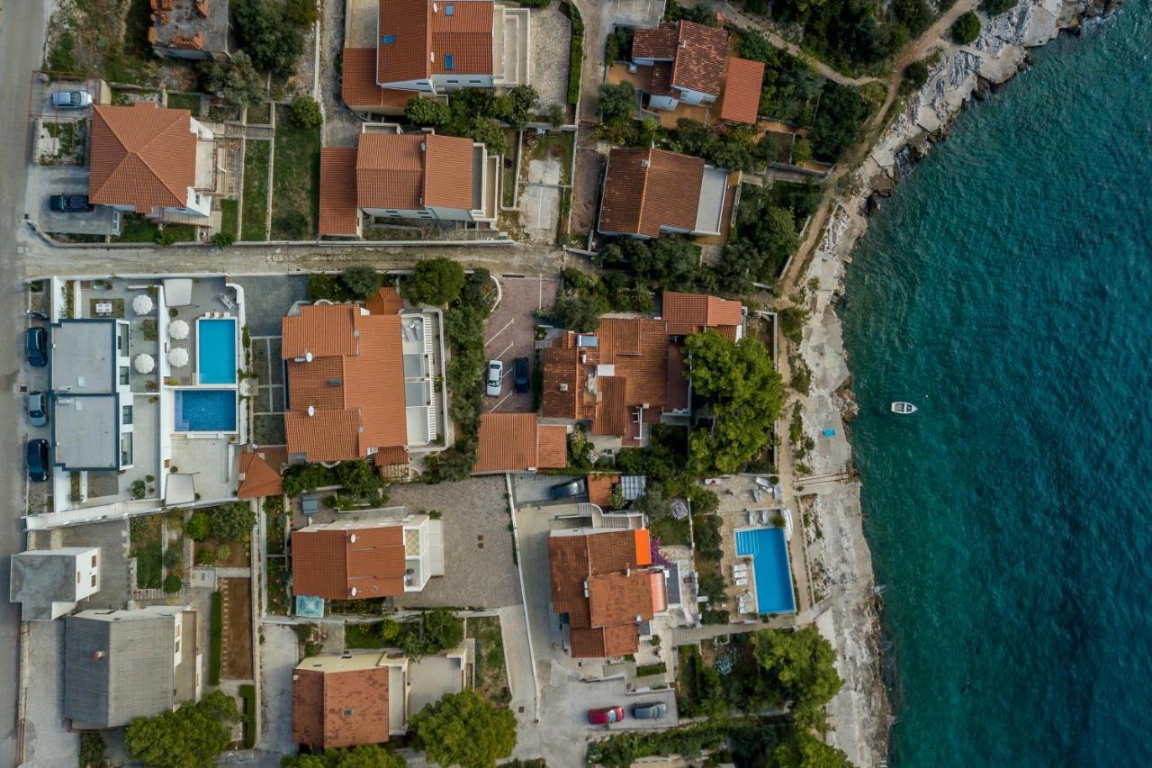 Holiday Home Lola, Sea On A Palm! Heated Pool Трогир Екстериор снимка
